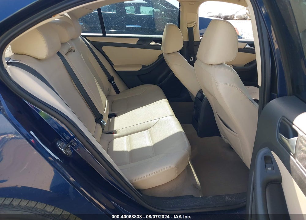 2011 VOLKSWAGEN JETTA 2.5L SE VIN: 3VWDZ7AJ0BM347221