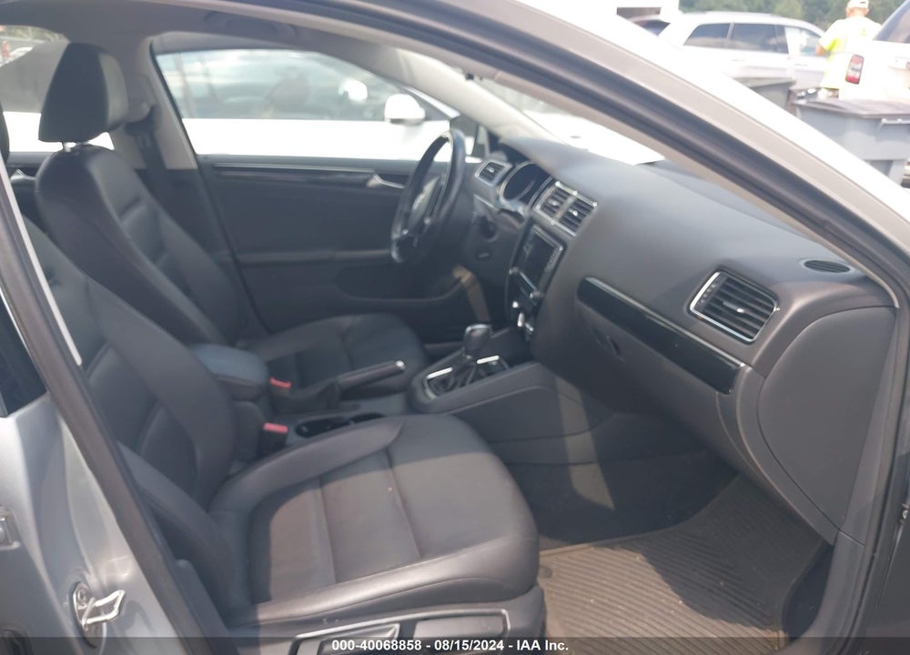 2016 VOLKSWAGEN JETTA 1.8T SEL VIN: 3VWL07AJ8GM333418
