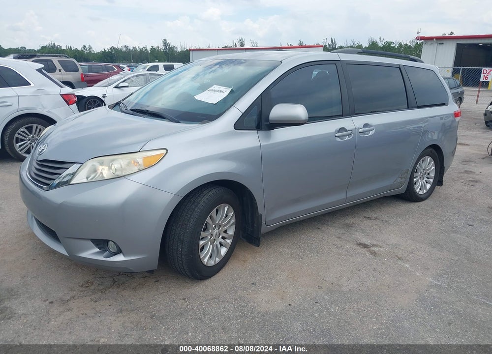 2013 TOYOTA SIENNA XLE V6 8 PASSENGER VIN: 5TDYK3DC7DS295507