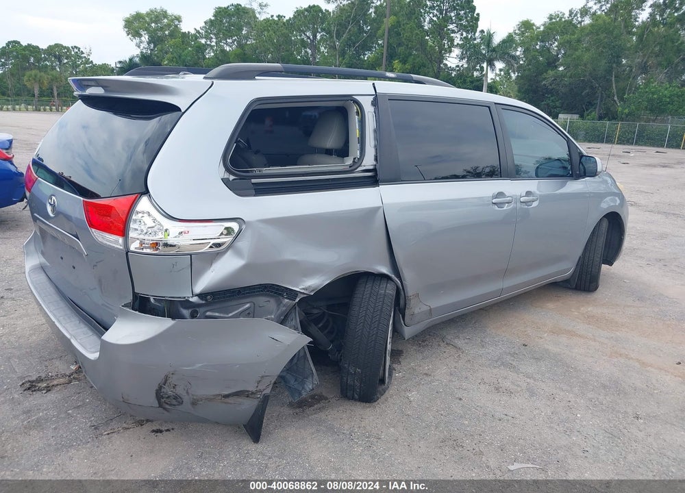 2013 TOYOTA SIENNA XLE V6 8 PASSENGER VIN: 5TDYK3DC7DS295507