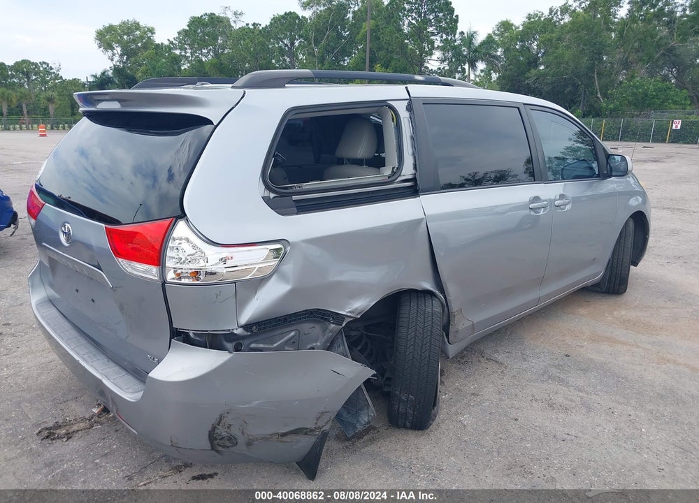 2013 TOYOTA SIENNA XLE V6 8 PASSENGER VIN: 5TDYK3DC7DS295507