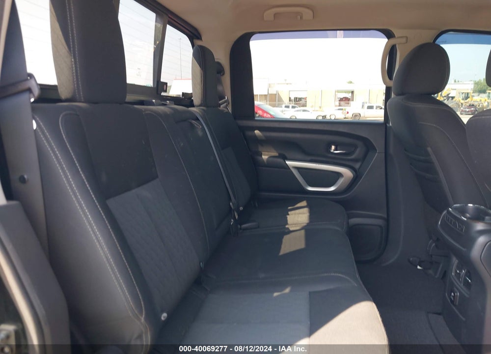 2017 NISSAN TITAN XD SV GAS VIN: 1N6AA1F40HN552532