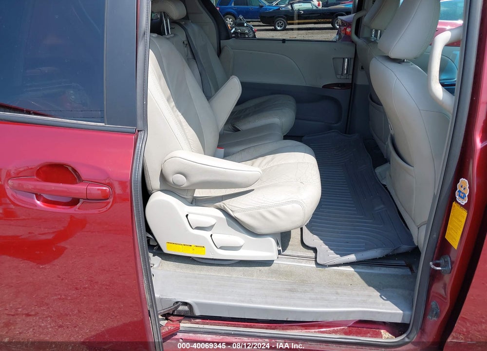 2011 TOYOTA SIENNA XLE V6 VIN: 5TDYK3DC7BS135995