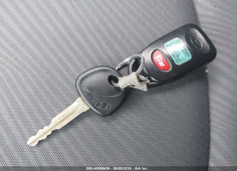 2013 HYUNDAI ELANTRA GLS VIN: KMHDH4AE8DU918147