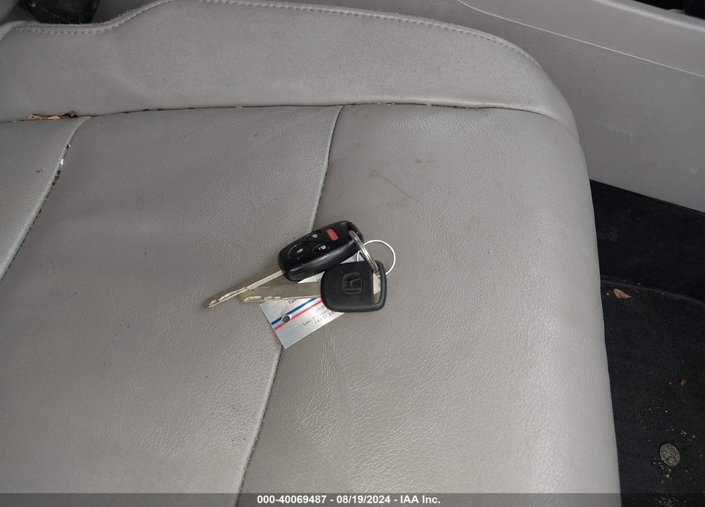 2011 HONDA PILOT EX-L VIN: 5FNYF3H50BB014195