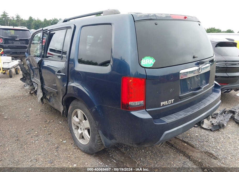 2011 HONDA PILOT EX-L VIN: 5FNYF3H50BB014195