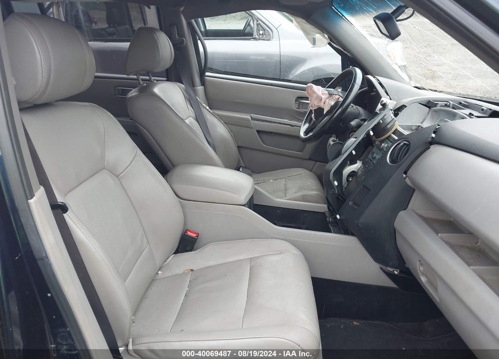 2011 HONDA PILOT EX-L VIN: 5FNYF3H50BB014195
