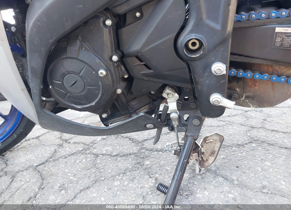 2015 YAMAHA YZFR3 VIN: MH3RH06Y5FK001270