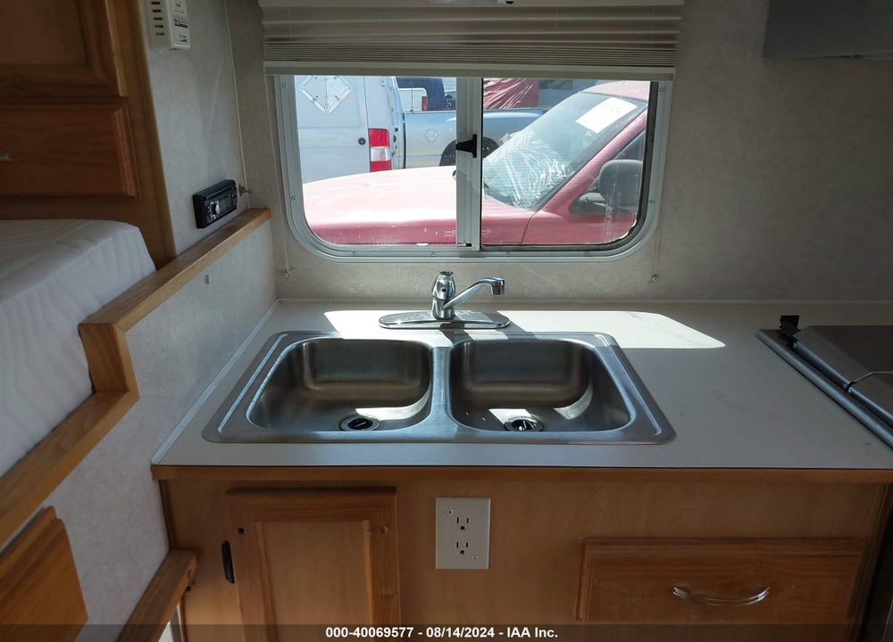 2008 MONTANA S&S  PONDEROSA VIN: 859371