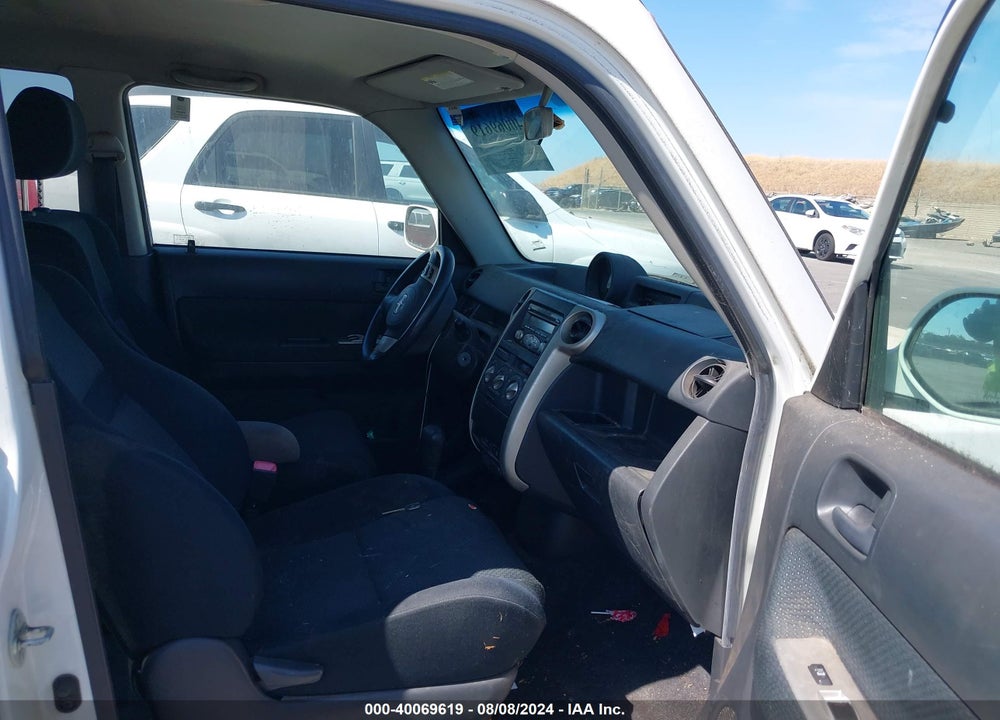 2006 SCION XB VIN: JTLKT324X64114577