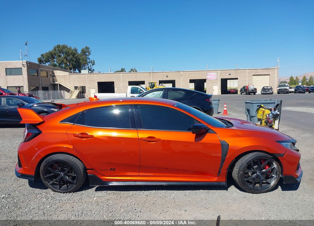 2018 HONDA CIVIC TYPE-R TOURING VIN: SHHFK8G75JU204588