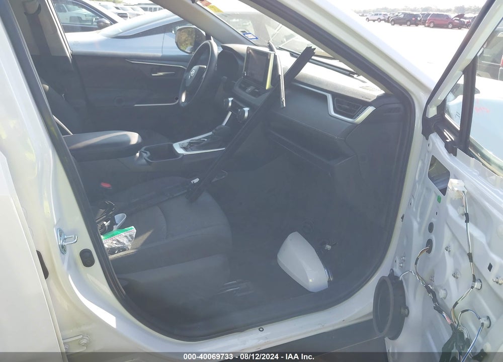 2024 TOYOTA RAV4 XLE VIN: 2T3W1RFV1RC266765