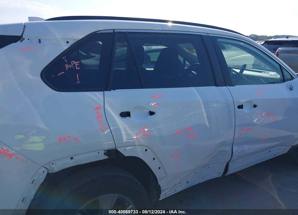2024 TOYOTA RAV4 XLE VIN: 2T3W1RFV1RC266765