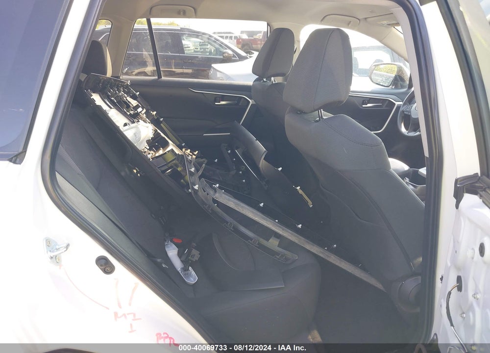 2024 TOYOTA RAV4 XLE VIN: 2T3W1RFV1RC266765