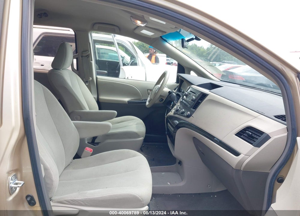 2011 TOYOTA SIENNA VIN: 5TDKA3DC8BS004888