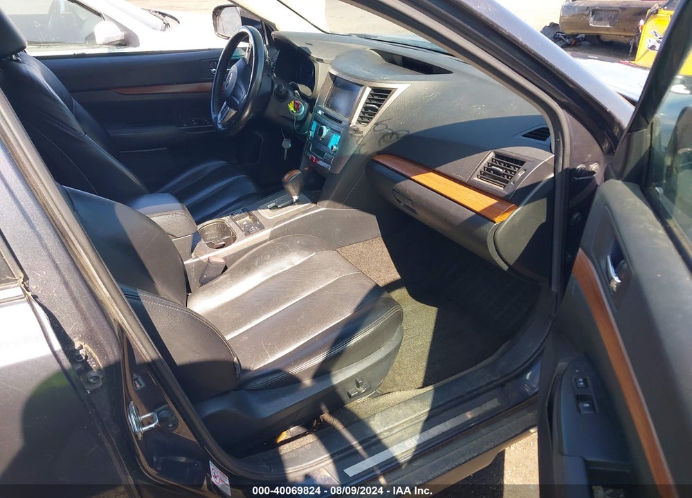 2014 SUBARU OUTBACK 2.5I LIMITED VIN: 4S4BRBMC2E3302731