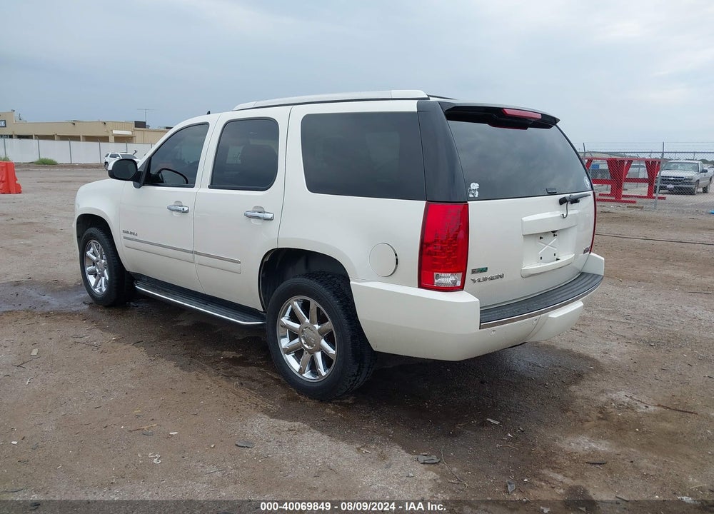 2011 GMC YUKON DENALI VIN: 1GKS2EEF3BR329064