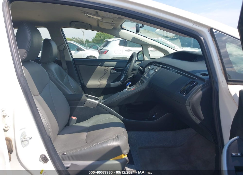 2015 TOYOTA PRIUS THREE VIN: JTDKN3DU1F0417581
