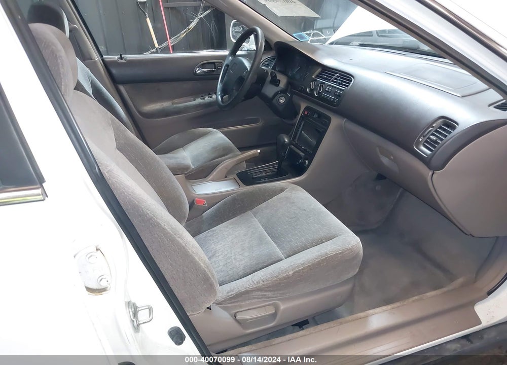 1996 HONDA ACCORD EX/EX-R VIN: 1HGCD5651TA039438