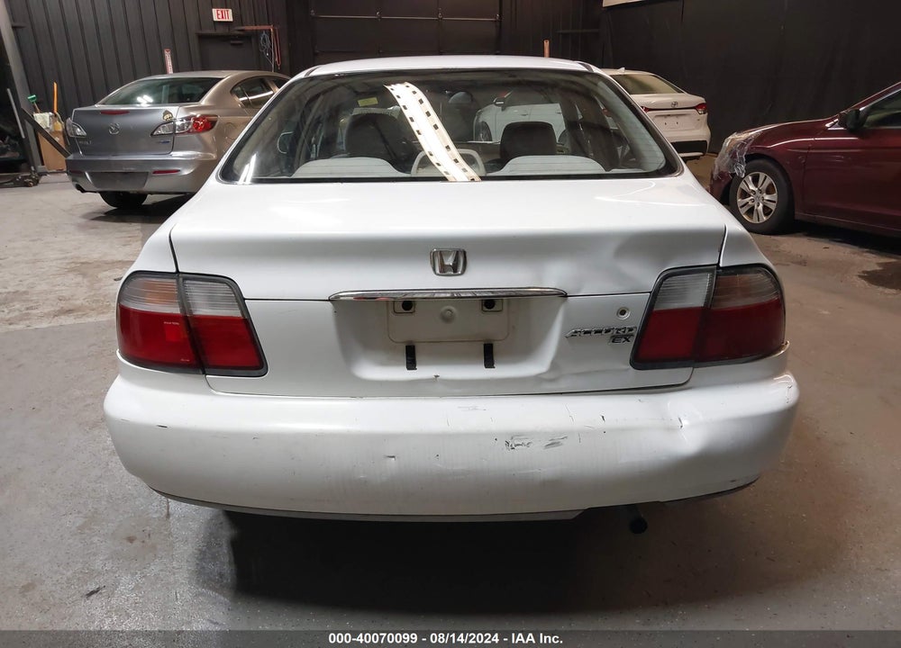 1996 HONDA ACCORD EX/EX-R VIN: 1HGCD5651TA039438