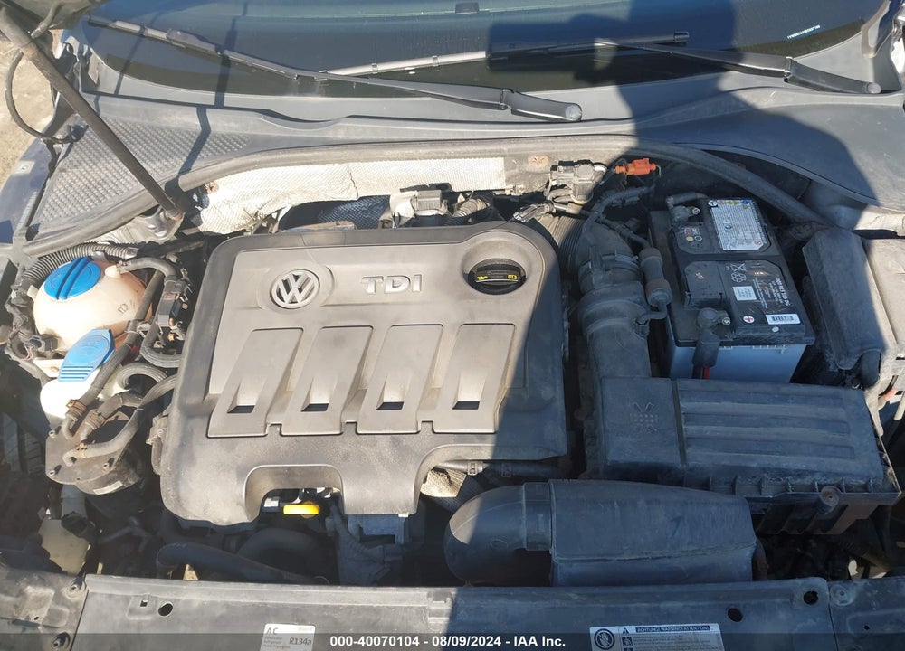 2014 VOLKSWAGEN PASSAT 2.0L TDI SE VIN: 1VWBN7A33EC037199
