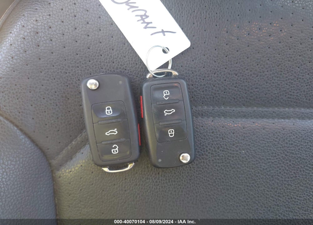 2014 VOLKSWAGEN PASSAT 2.0L TDI SE VIN: 1VWBN7A33EC037199