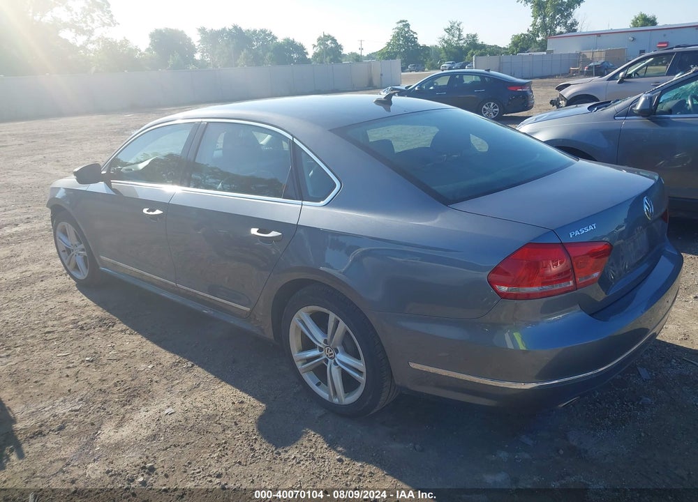 2014 VOLKSWAGEN PASSAT 2.0L TDI SE VIN: 1VWBN7A33EC037199