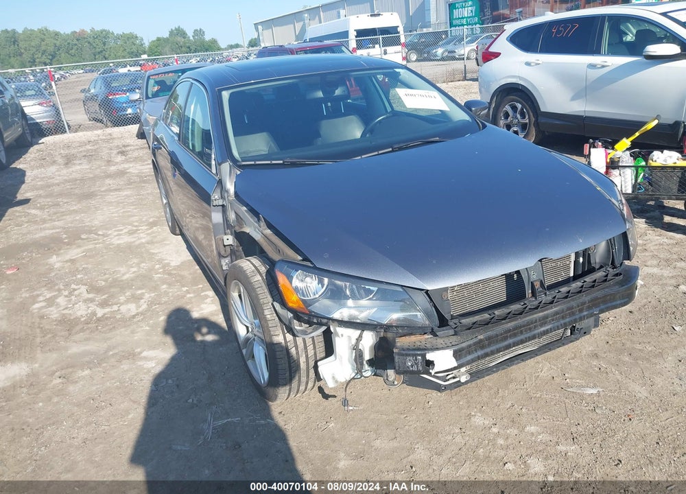 2014 VOLKSWAGEN PASSAT 2.0L TDI SE VIN: 1VWBN7A33EC037199
