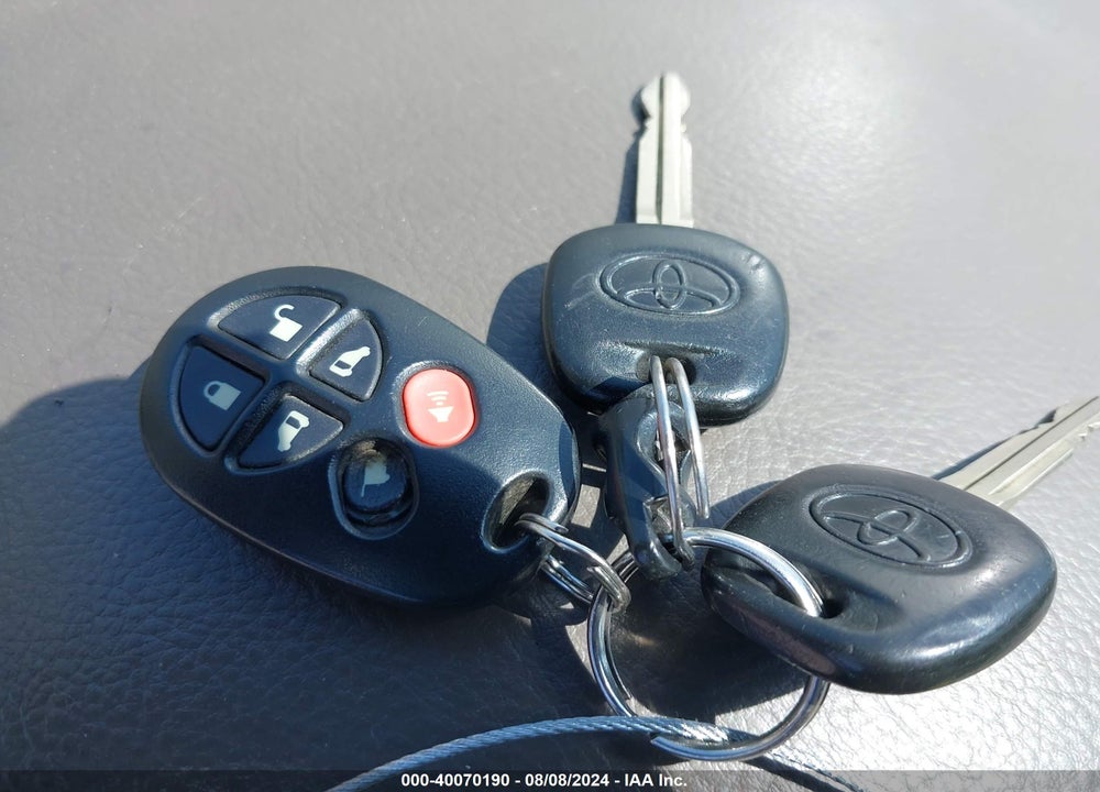2004 TOYOTA SIENNA XLE LIMITED VIN: 5TDBA22C34S013899
