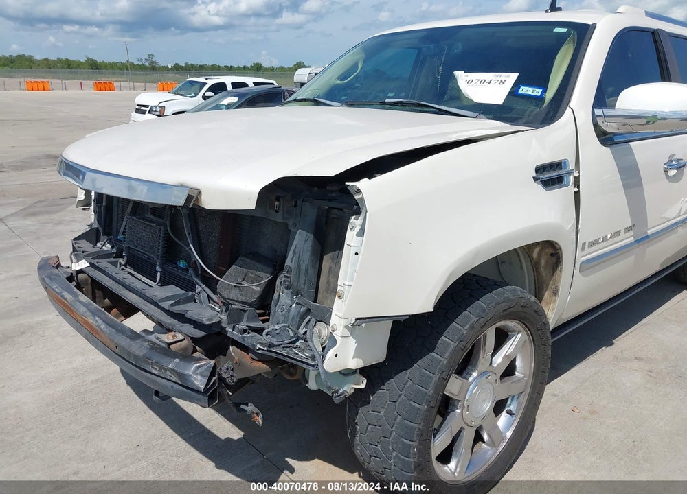 2007 CADILLAC ESCALADE ESV VIN: 1GYFK66837R318103