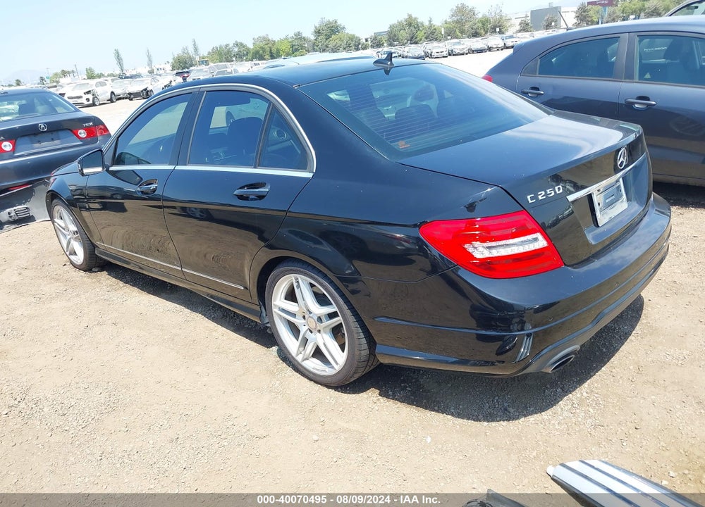 2013 MERCEDES-BENZ C 250 LUXURY/SPORT VIN: WDDGF4HB2DA845819