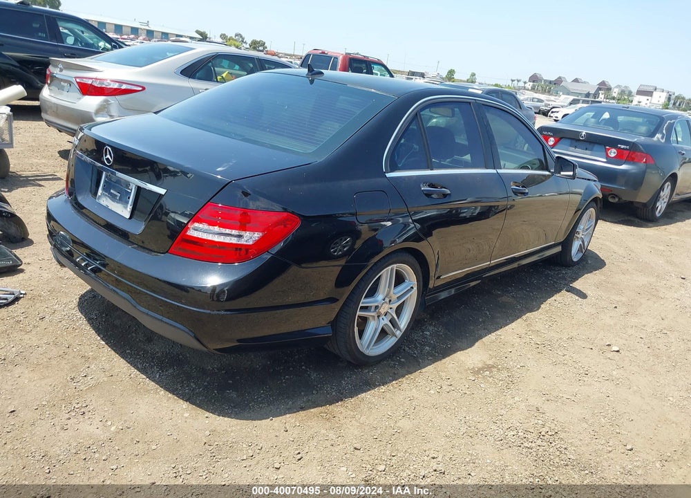 2013 MERCEDES-BENZ C 250 LUXURY/SPORT VIN: WDDGF4HB2DA845819
