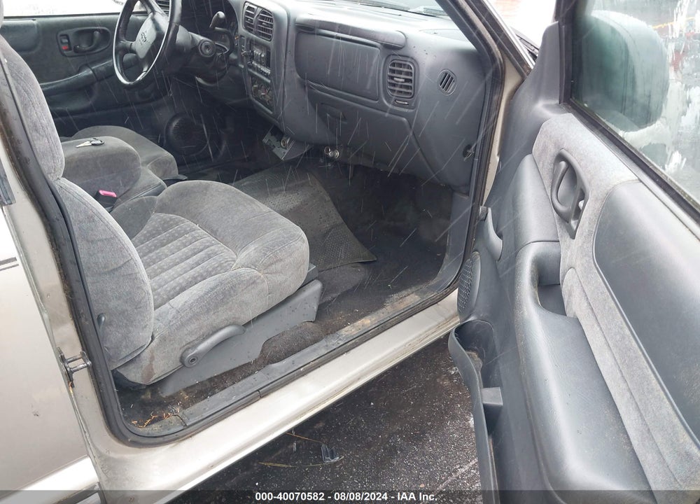 2001 CHEVROLET S-10 LS VIN: 1GCCS195X18204187