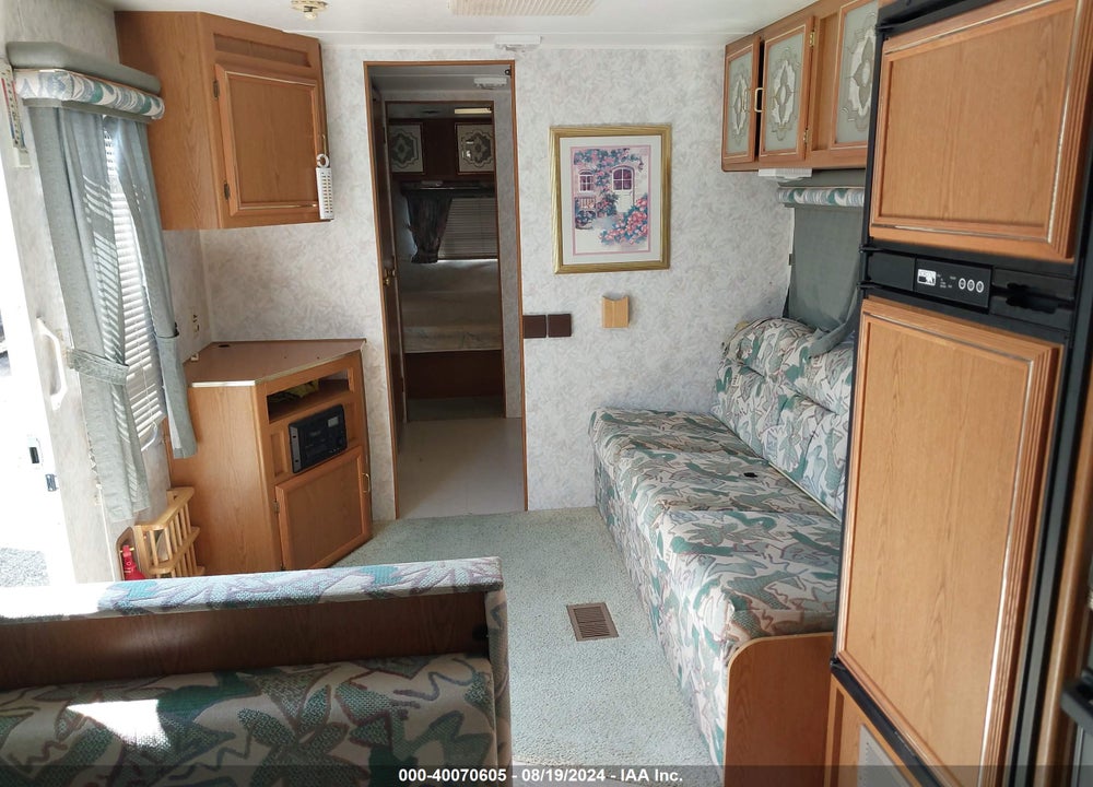 1998 JAYCO RV VIN: 1UJBJ02P8W1CM0581