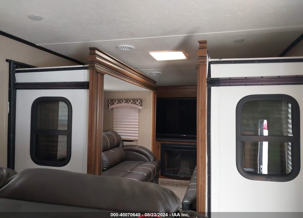 2017 SHASTA PHOENIX VIN: 5ZT3SP2B1HA000026