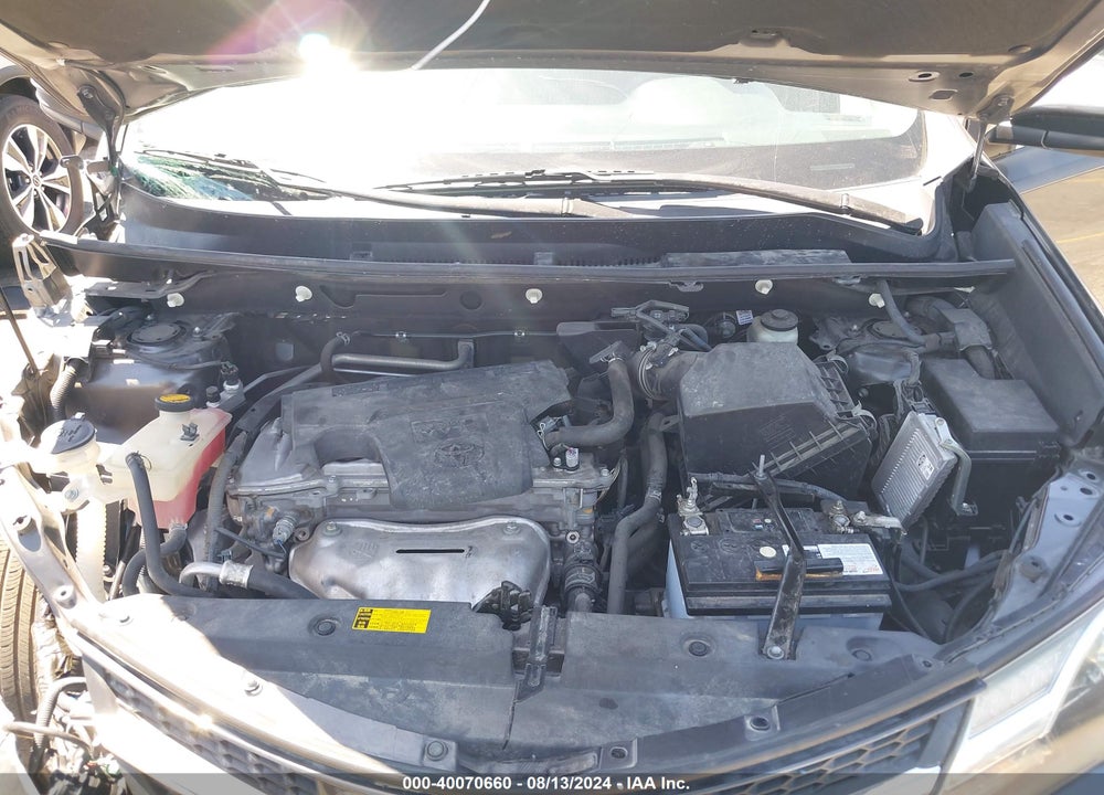2015 TOYOTA RAV4 XLE VIN: 2T3WFREV5FW147923