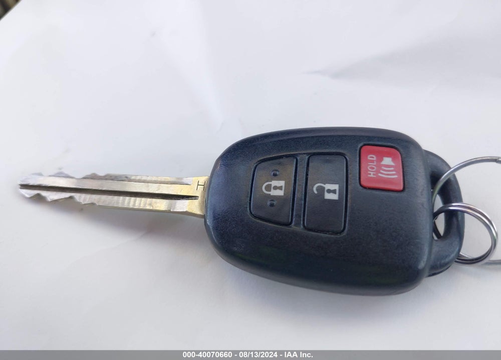 2015 TOYOTA RAV4 XLE VIN: 2T3WFREV5FW147923
