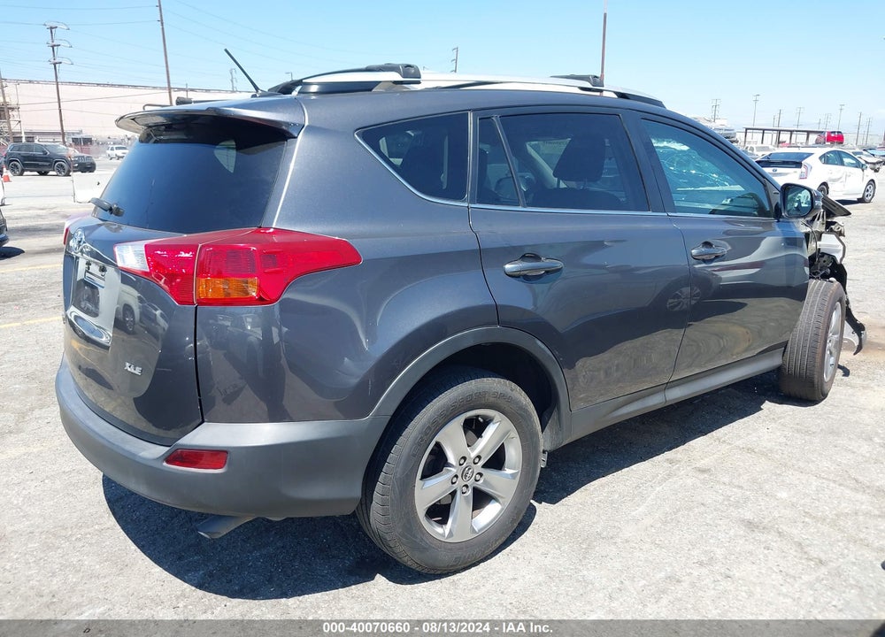 2015 TOYOTA RAV4 XLE VIN: 2T3WFREV5FW147923