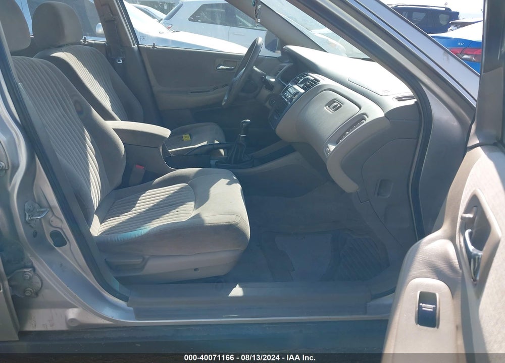 1998 HONDA ACCORD LX VIN: 1HGCG5541WA131086