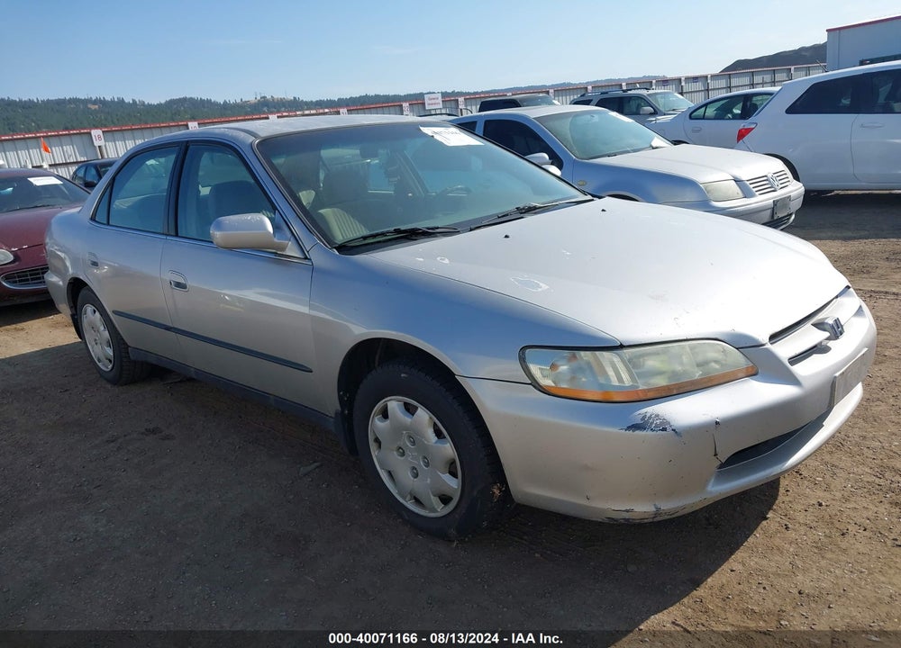 1998 HONDA ACCORD LX VIN: 1HGCG5541WA131086