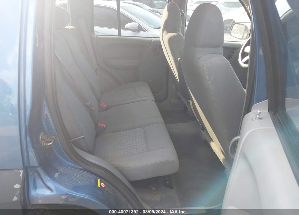 2005 JEEP LIBERTY SPORT VIN: 1J8GL48K15W528131