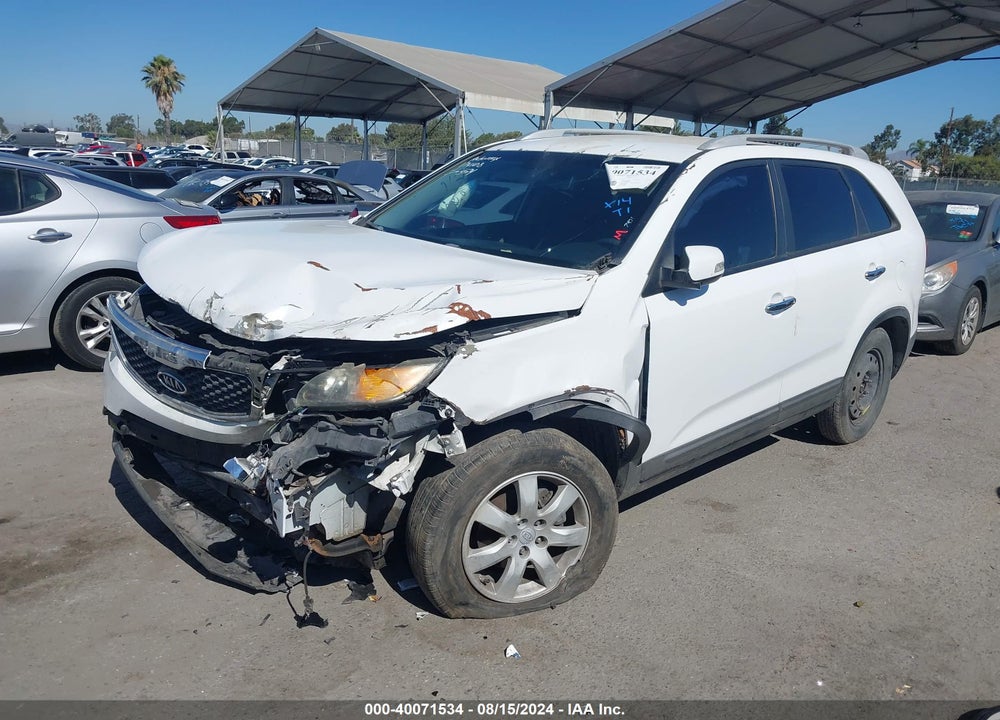 2011 KIA SORENTO LX VIN: 5XYKT3A12BG174108