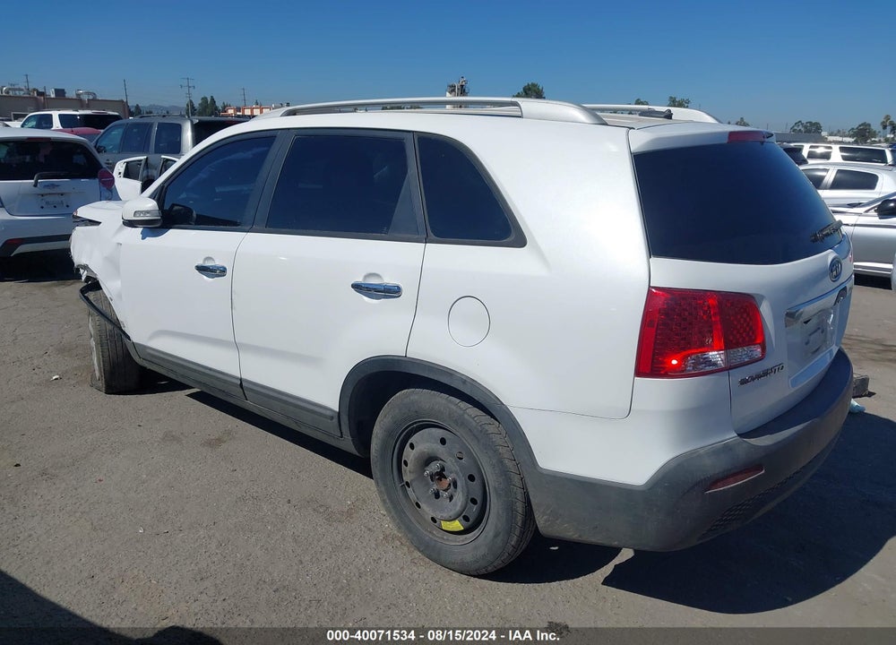 2011 KIA SORENTO LX VIN: 5XYKT3A12BG174108