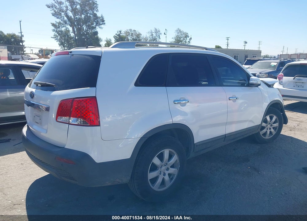 2011 KIA SORENTO LX VIN: 5XYKT3A12BG174108