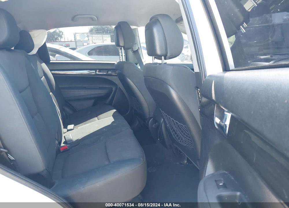 2011 KIA SORENTO LX VIN: 5XYKT3A12BG174108