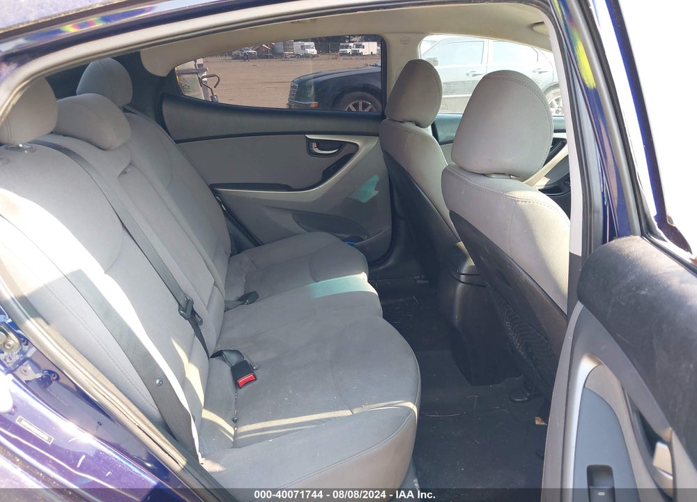 2014 HYUNDAI ELANTRA SE VIN: 5NPDH4AE9EH500700