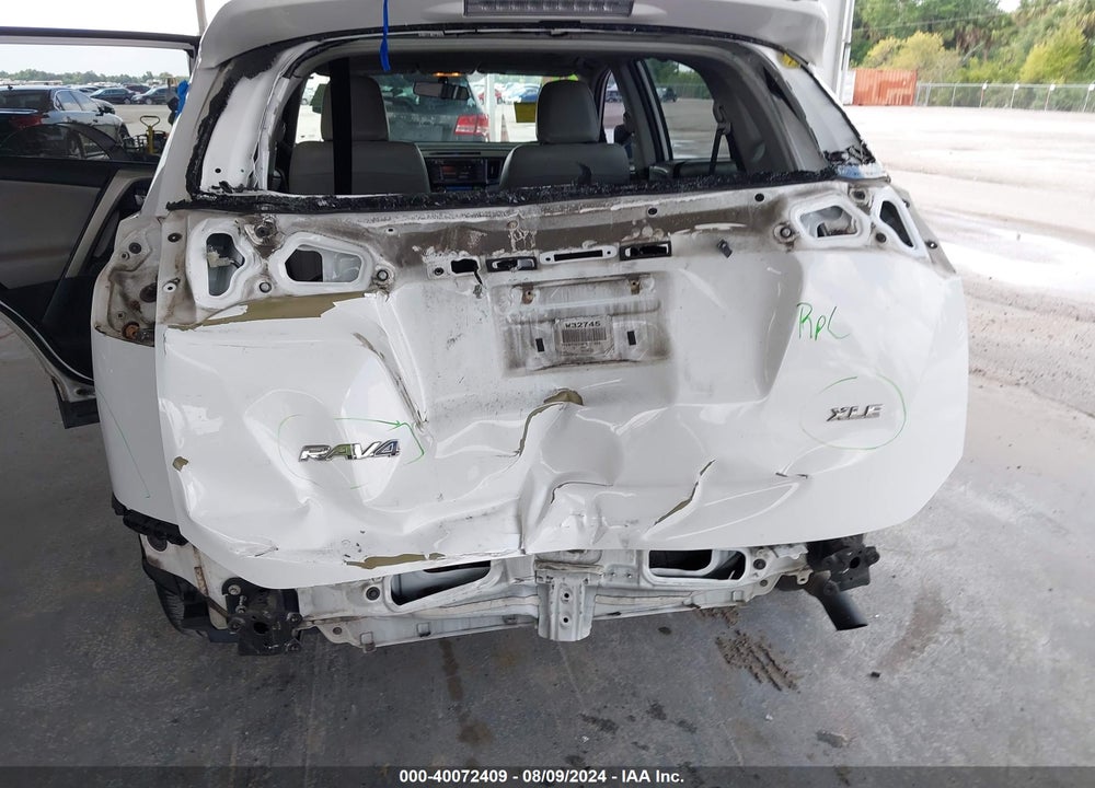 2015 TOYOTA RAV4 XLE VIN: 2T3WFREV6FW171535