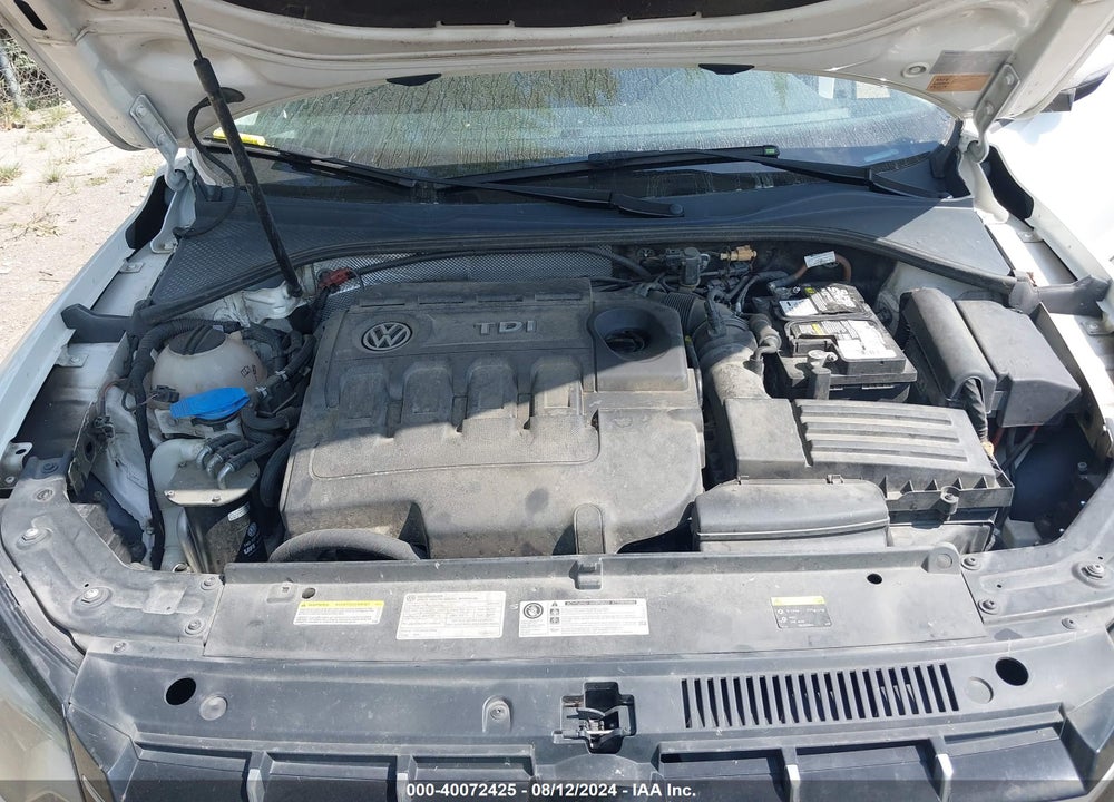 2015 VOLKSWAGEN PASSAT 2.0L TDI SE VIN: 1VWBV7A36FC010273