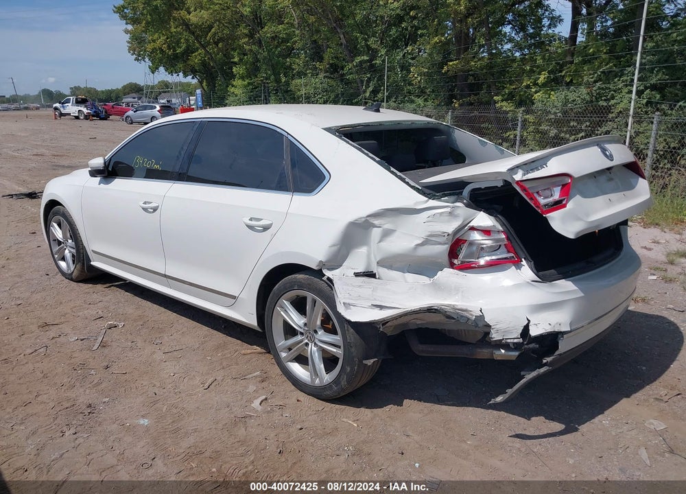 2015 VOLKSWAGEN PASSAT 2.0L TDI SE VIN: 1VWBV7A36FC010273