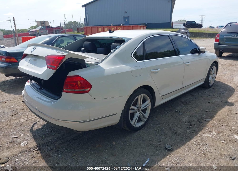 2015 VOLKSWAGEN PASSAT 2.0L TDI SE VIN: 1VWBV7A36FC010273
